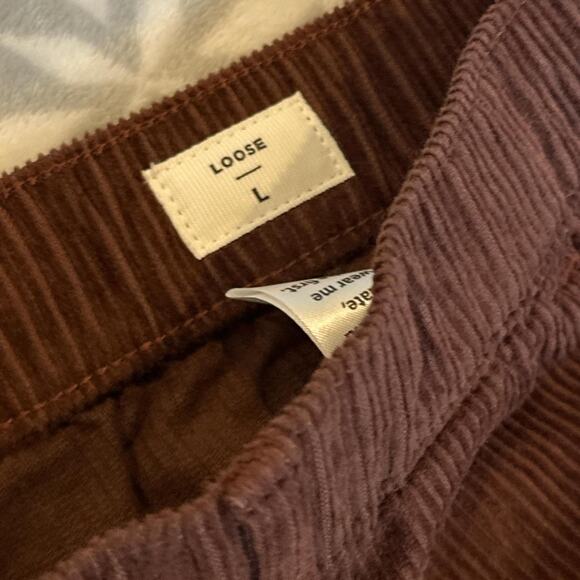 Brown corduroy trousers and cream t-shirt - Picture 3 of 7